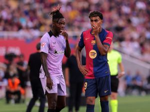 برشلونة يرفض “بند الرحيل المجاني” الذي طلبه وكيل نيكو ويليامز