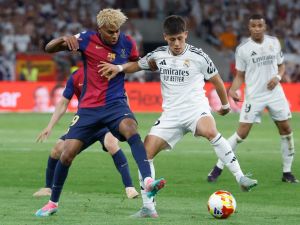 برشلونة يكشف عن قميص خاص بالكلاسيكو لموسم 2025-2026