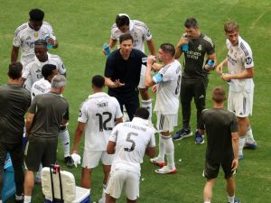 أسماء غير متوقعة على قائمة البيع في ريال مدريد هذا الصيف