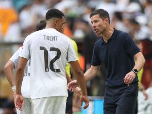 ريال مدريد يجهز 150 مليون يورو لضم ثنائي دفاعي فرنسي