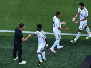 نجم ريال مدريد معزول عن الفريق تمهيداً لرحيل وشيك