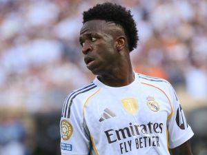 ريال مدريد يقرر تعليق مفاوضات تجديد عقد فينيسيوس جونيور
