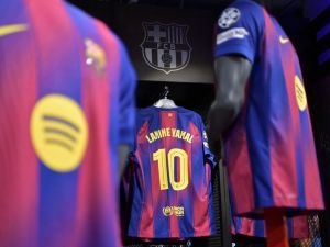 يبدأ نادي برشلونة استعداداته لموسم 2025-2026 بمباراة ودية أمام فيسيل كوبي الياباني، وذلك يوم الأحد، ضمن الجولة الآسيوية التي تشمل أيضًا مواجهتين ضد سيؤول ودايغو.