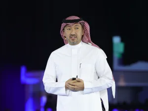 دراسة: ارتفاع مستوى استخدام الذكاء الاصطناعي بين الموظفين بنسبة 233%كشف أحدث مؤشر للقوى العاملة والصادر عن "سلاك" عن زيادة ملموسة في اعتماد الذكاء الاصطناعي في صفوف موظفي المكاتب ومستويات رضاهم بخصوص هذا الاستخدام، حيث سجل الاستخدام اليومي زيادة ملموسة بلغت 233% خلال فترة ستة أشهر فقط. كما بيّن الاستطلاع الذي شمل 5,000 عاملاً مكتبياً في جميع أنحاء العالم أن الذكاء الاصطناعي برز بصفته ميزة تنافسية واضحة حيث أثبت الموظفون الذين يستخدمون الذكاء الاصطناعي بصورة يومية بأنهم أكثر إنتاجية بنحو 64% وأكثر رضا بنحو 8