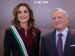 الديوان الملكي يحتفل بعيد ميلاد الملكة رانيا بصورة جديدة
