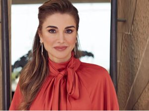 رقي وأناقة ملكية خالدة... أبرز إطلالات الملكة رانيا العبدالله في عامها الـ55