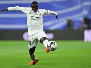 لماذا لم يعلن ريال مدريد تجديد عقد فيرلاند ميندي؟
