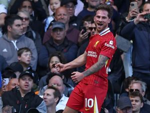 ليفربول يفقد لاعبه الأساسي ماك أليستر في مواجهة نيوكاسل