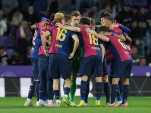 لاعبو برشلونة يدعمون تير شتيغن كقائد وسط صراع مع الإدارة