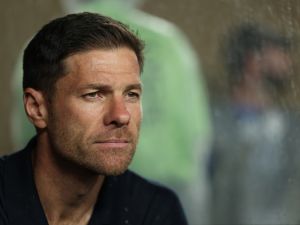 تشابي ألونسو يطلب رحيل أربعة لاعبين كبار من ريال مدريد