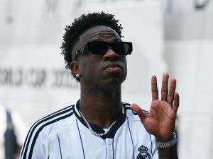 فينيسيوس يرفض عروض ريال مدريد.. هل يتجه نحو الرحيل؟