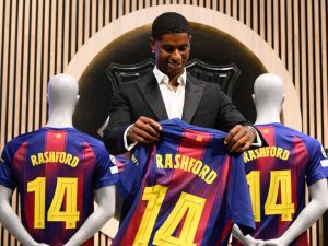 راشفورد يُشيد بـ فرانكي دي يونغ ويصفه بأكثر لاعب "مظلوم" في برشلونة