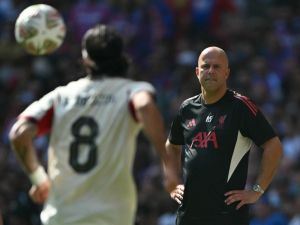 سلوت: "كنا محظوظين بالوصول لركلات الترجيح".. مدرب ليفربول يحلل أسباب الخسارة