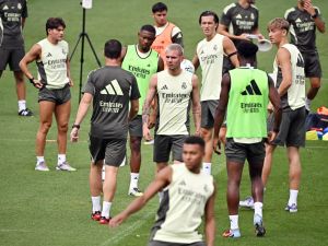 مدرب ريال مدريد يكشف عن خططه لمبابي وماستانتونو