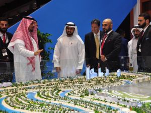 الخبراء يسلّطون الضوء على الاستثمار الأجنبي وقوانين تملّك العقارات الجديدة في مؤتمر الاستثمار ضمن المعرض الدولي للعقارات والاستثمار (آيريس) 2025