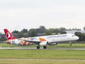Turkish airlines places record order for 225 Boeing jets 