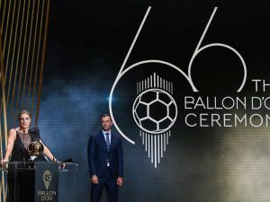 لاعبان من برشلونة يغيبان عن حفل الكرة الذهبية رغم ترشيحهما