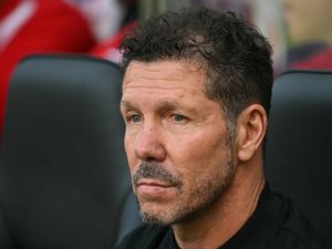 سيميوني يختار برشلونة كأفضل فريق في الليغا