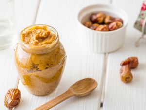 كيفية صنع كراميل التمر