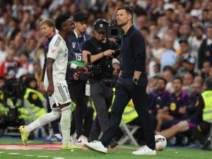 من الشتائم إلى الاشتباك مع يامال..كواليس انفجار فينيسيوس في ليلة انتصار ريال مدريد