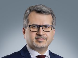 موظفة بنك ABC المدعومة بالذكاء الاصطناعي "فاطمة" تحصد جائزة "أفضل مساعد افتراضي في منطقة الشرق الأوسط" لعام 2025