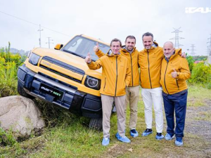 سائحون عالميون يواجهون 8 تضاريس مختلفة — iCAUR تثبت قدرتها الكلية على كل التضاريس