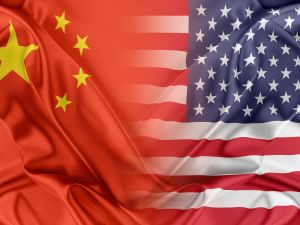 الذهب يرتفع مع تراجع الدولار وخفض الفائدة الأميركية 