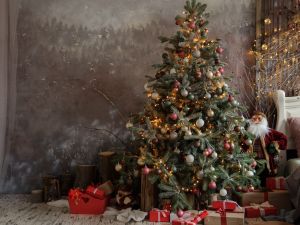 أفكار مبتكرة لتزيين شجرة الكريسماس وتوفير الوقت والمال