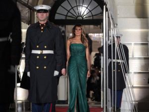 ميلانيا ترامب تتألّق بفستان زمردي من إيلي صعب خلال في استقبال ولي العهد السعودي