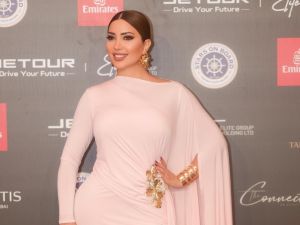 نسرين طافش بإطلالة ساحرة بالوردي في ستارز اون بورد