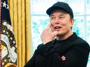 Musk says AI brain implant will replace smartphones by 2030