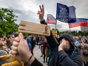 Ukraine signals tentative approval of U.S.-brokered peace plan 