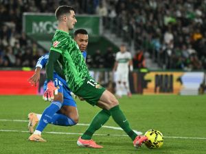 حارس برشلونة المعار يتألق..وجافي أول المهنئين بعد ليلة تاريخية