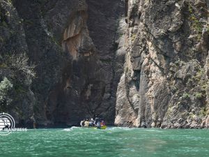 مضيق قاسمي, يخرج عن طبيعتُه..