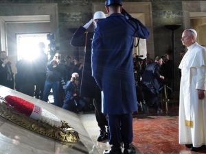 استقبال غير متوقع: "طلع البدر علينا" للبابا في أنقرة