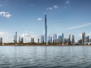 "عزيزي" تتعاون مع "الرستماني للاتصالات" لتركيب أنظمة المراقبة من "Hanwha Vision" في "برج عزيزي"