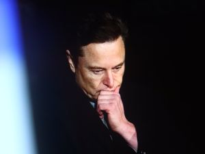 يمتلك الصندوق نحو 1.1% من أسهم شركة السيارات الكهربائية الأكثر قيمة في العالم