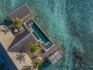 منتجعات فورسيزونز المالديف تقدّم أجنحة أيقونية فاخرة تناسب جميع أنماط السفر 