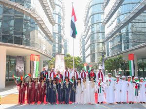 بنك الإمارات دبي الوطني يحتفل بيوم العلم الإماراتي