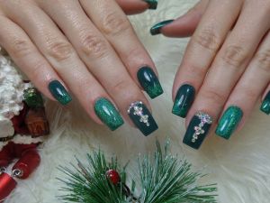  أجمل ألوان مناكير تناسب مختلف أنواع الحفلات والسهرات