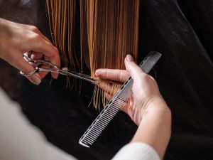 تواريخ قص الشعر  للتكثيف والتطويل لشهر ديسمبر 2025