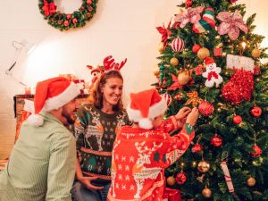 7 خطوات بسيطة لتحويل شجرة عيد الميلاد إلى تحفة فنية