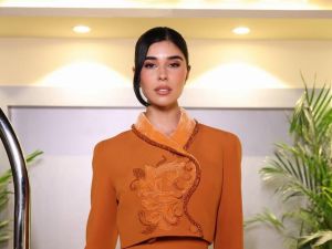 زينة مكي تتألق بالبرتقالي ضمن احتفاء النساء في مهرجان البحر الأحمر 2025