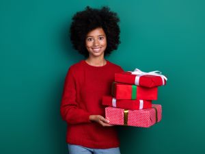 طرق تغليف الهدايا بشكل جذاب واحترافي