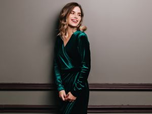 نصائح عند ارتداء المخمل في الكريسماس بشكل فخم