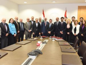 مكتب وزير الدولة لشؤون التكنولوجيا والذكاء الاصطناعي والجامعة الأميركية في بيروت يوقّعان مذكرتي تفاهم لتعزيز التحول الرقمي في لبنان