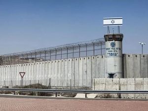 تنكيل جماعي بأسرى فلسطينيين في سجن رامون الإسرائيلي