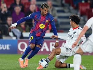 يامال يغيب عن برشلونة في مواجهة سلافيا براغ