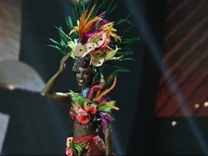 سقوط مروع يهدد حياة ملكة جمال جامايكا!