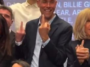 الفرنسيون وبرجيت: الإصبع يحارب المرض، لا السياسة